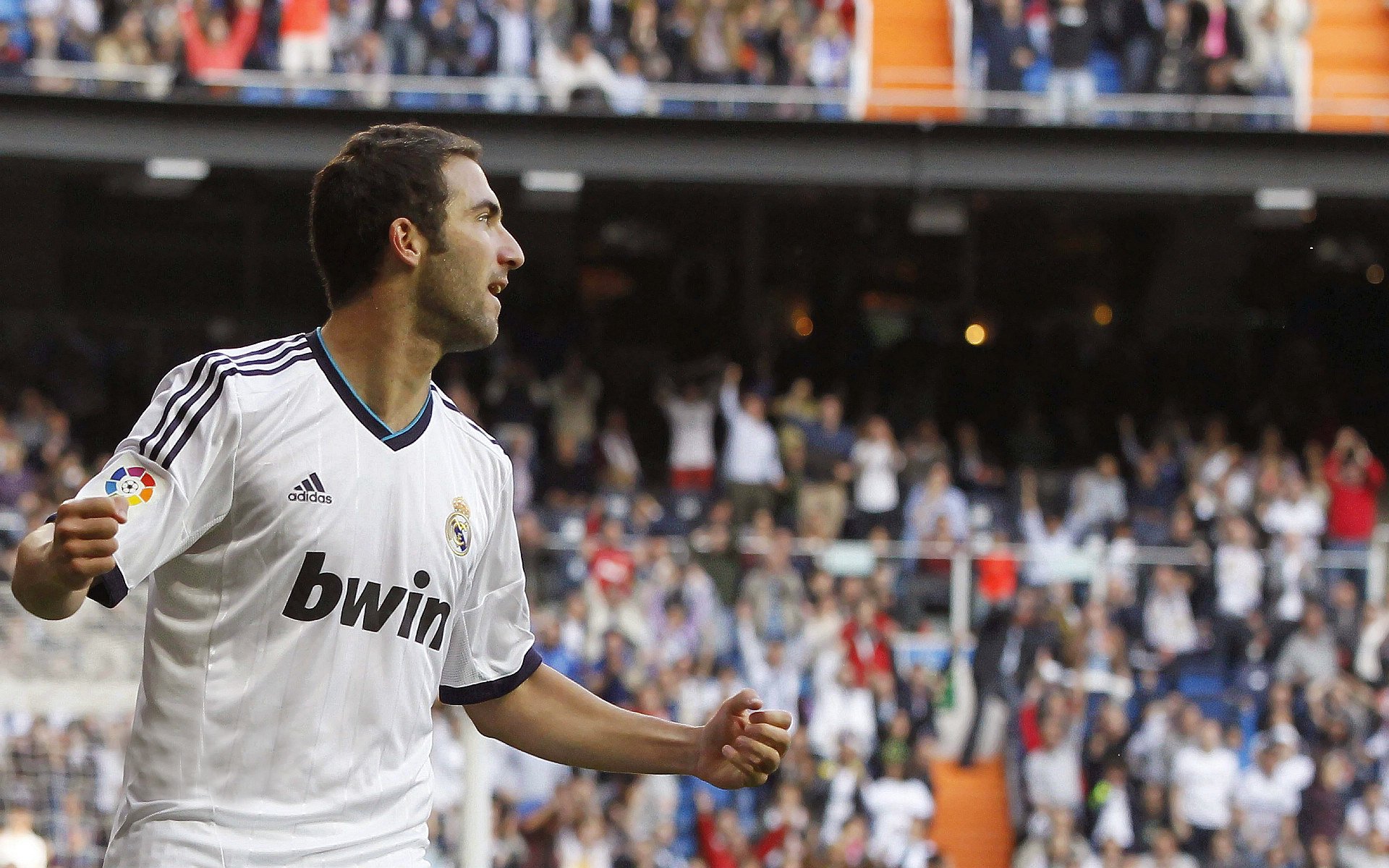 开云足球直播-季后赛抢七之夜，奥斯梅恩点燃赛场